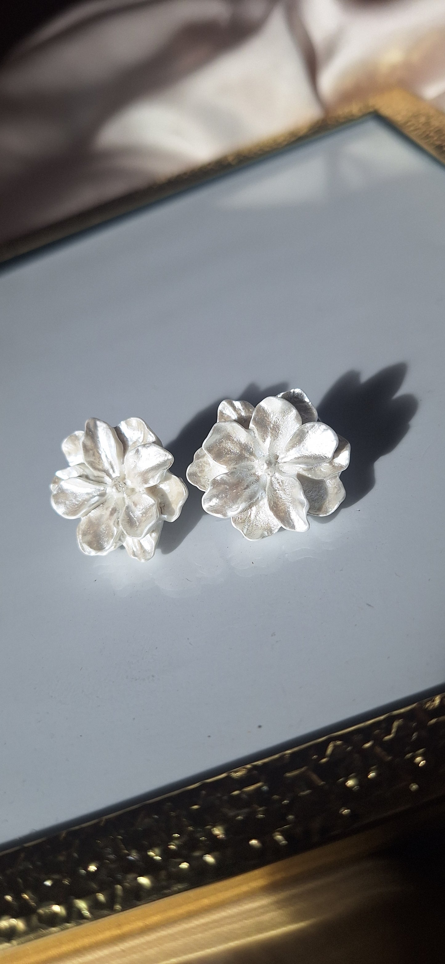 Boucles d'oreilles Camélia ✨️