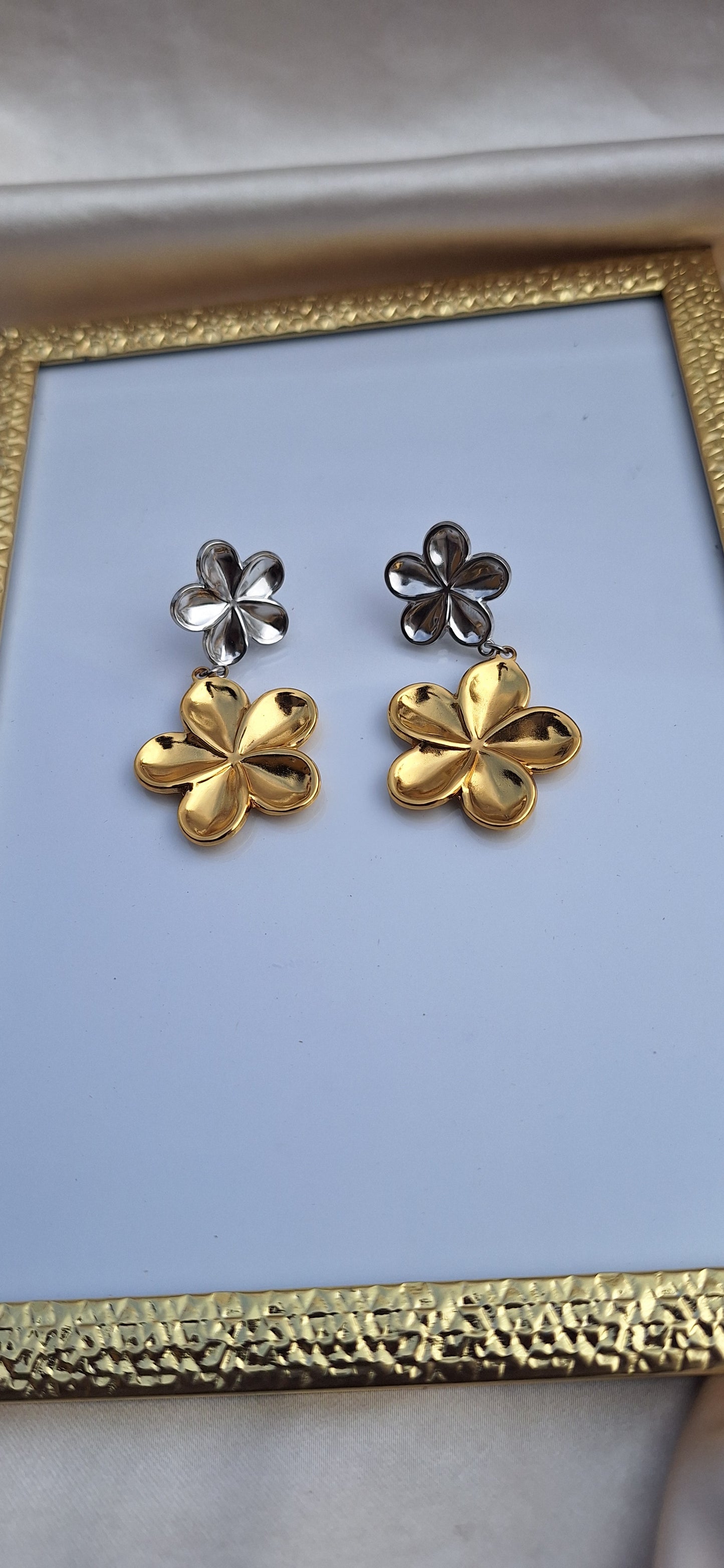 Boucles d'oreilles pendantes fleurs 2 couleurs