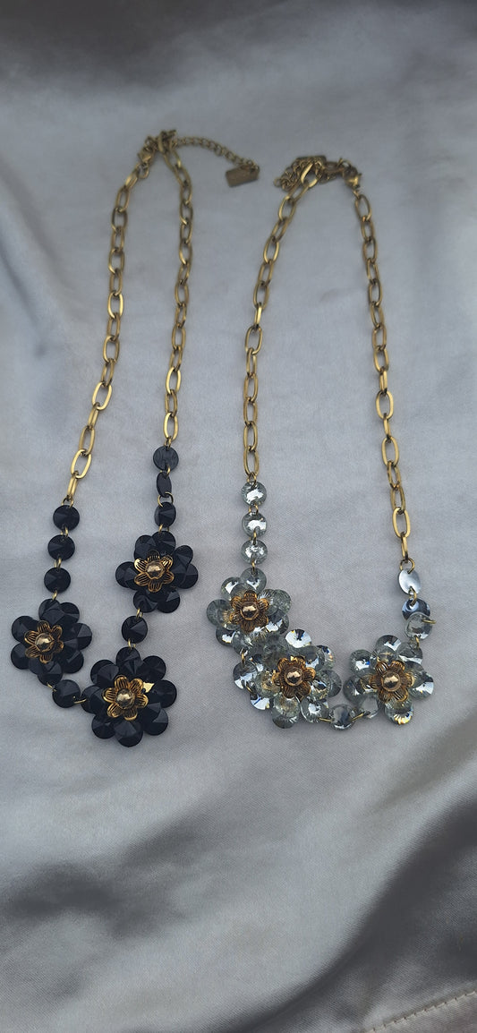 Collier multi fleurs brillantes