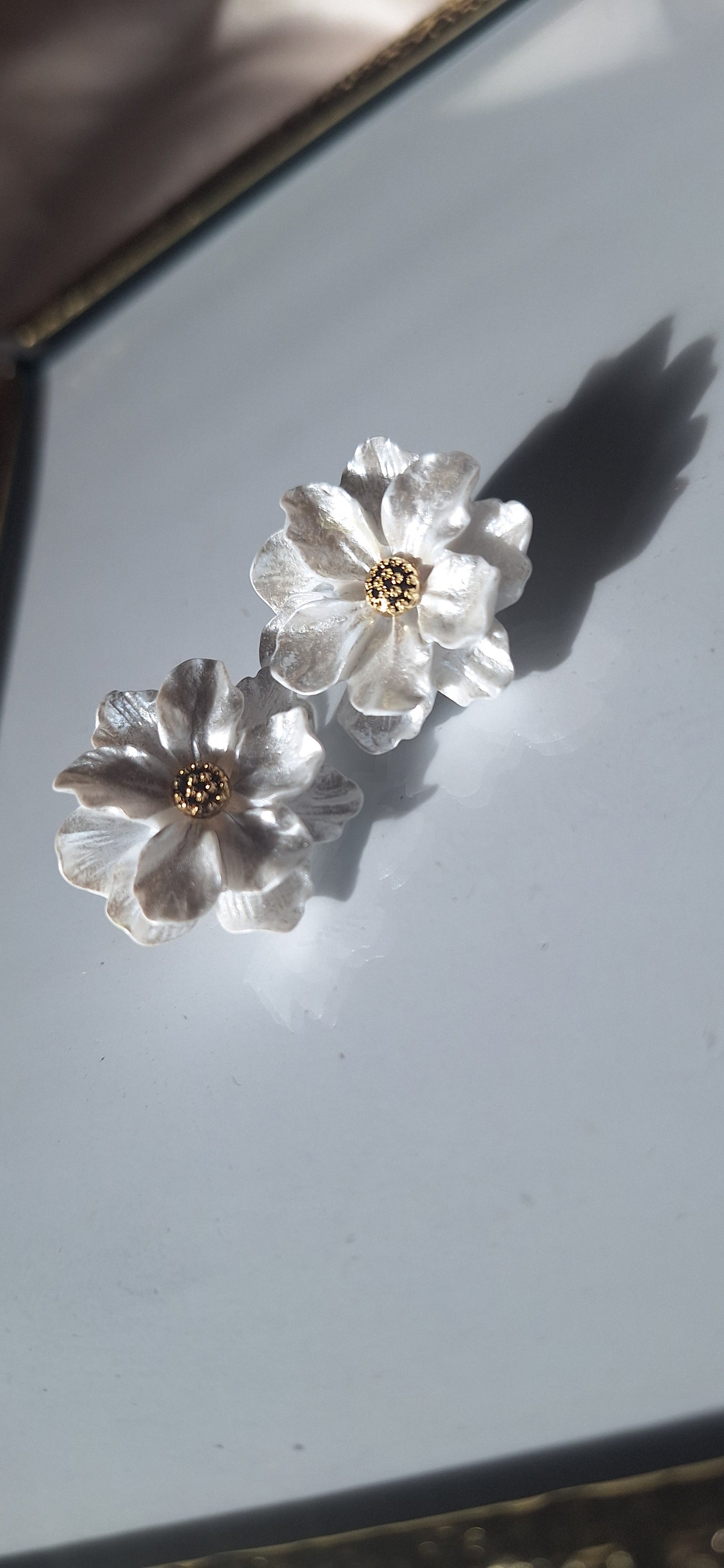 Boucles d'oreilles Camélia ✨️