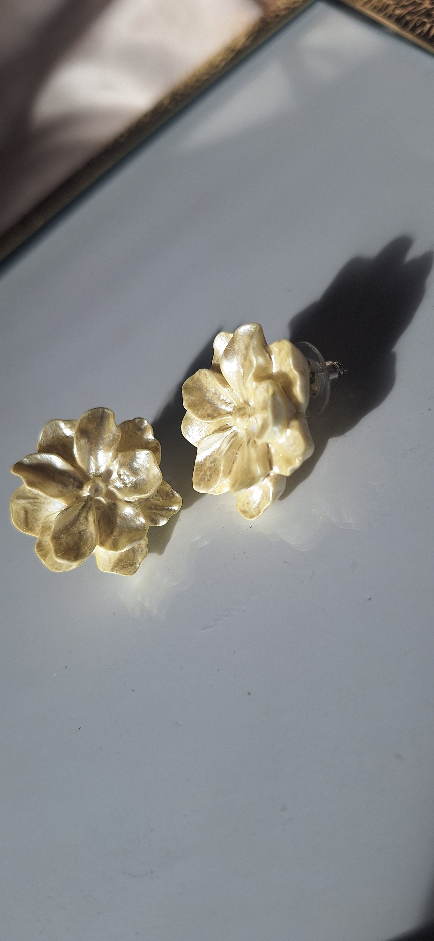 Boucles d'oreilles Camélia ✨️